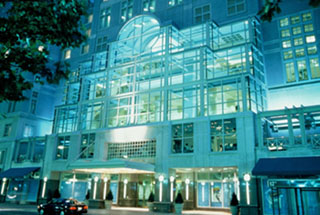 The main entrance to the Philadelphia Marriott Hotel.