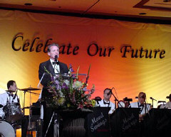 President Maurer addresses the gala audience.   The band can be seen behind him.