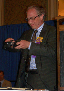 Ray Kurzweil demonstrates the Kurzweil�National Federation of the Blind Reader.