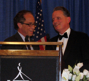 Ray Kurzweil addresses the banquet audience after receiving the Newel Perry Award while President Maurer looks on.