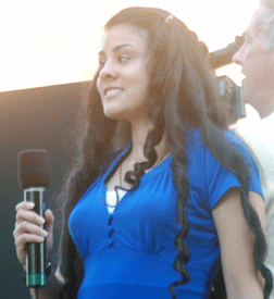 Federationist Jessica Bachicha opened the rally by singing the national anthem.