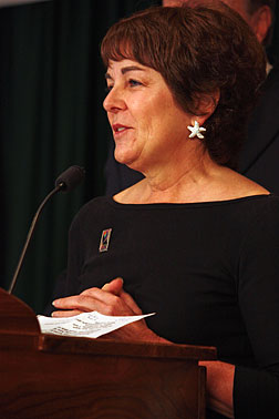 Diane Croft addresses the audience.