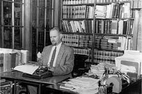 Jacobus tenBroek at his Braillewriter