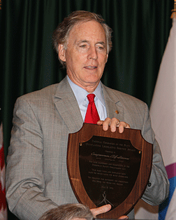 Congressman Cliff Stearns displays his plaque.