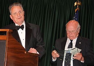 Marc Maurer addresses the banquet audience with Frank Kurt Cylke beside him, holding his award.