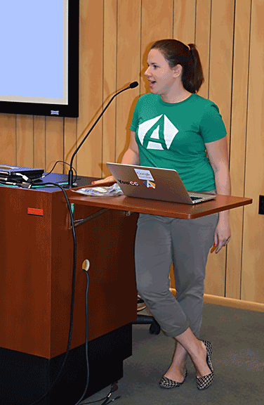Google&rsquo;s Lia Carrari presents on Android