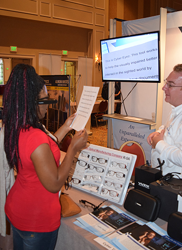 A Federationist tests out Cyber Eyez in the exhibit hall