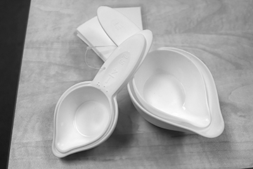 Print/Braille measuring cups