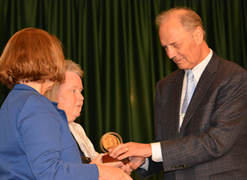 Judy Dixon accepts the Bolotin Award on behalf of Ski for Light