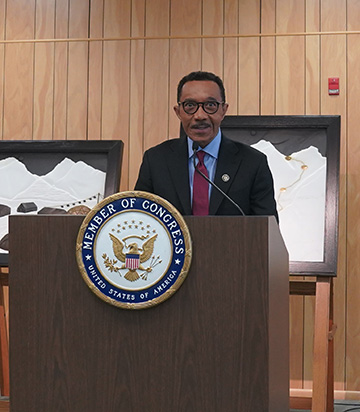 Representative Kweisi Mfume addresses the assembled crowd.