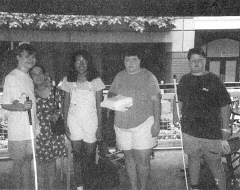 Photo of the five vacationers(19199 bytes)