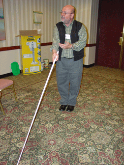 Joe Cutter demonstrates proper cane travel techniques to a seminar at the 2004 NFB convention.