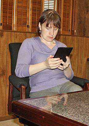 Clara Van Gerven reading from the Nexus 7