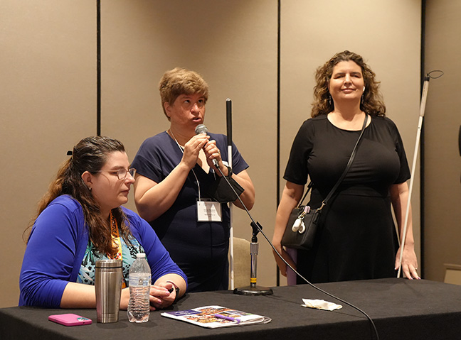 Cassie McKinney and Melissa Riccobono present the 2025 Twig Award to Amy Porterfield.