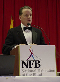Marc Maurer delivers the 2002 banquet address