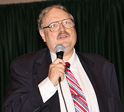 Dan Hicks at the podium