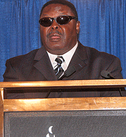 The Rev. Frank Lee gives the invocation at the 2007 NFB convention.
