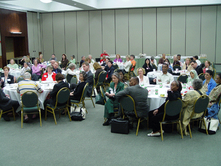 Librarians enjoy lunch in Members Hall.