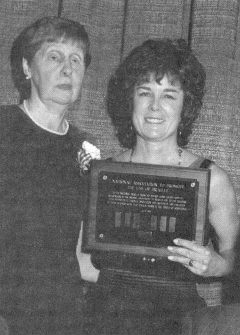 Betty Niceley presents Golden Keys Award ti Diane Croft of National Braille Press