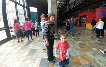 Ronit Mazzoni visits the aquarium with her two children.