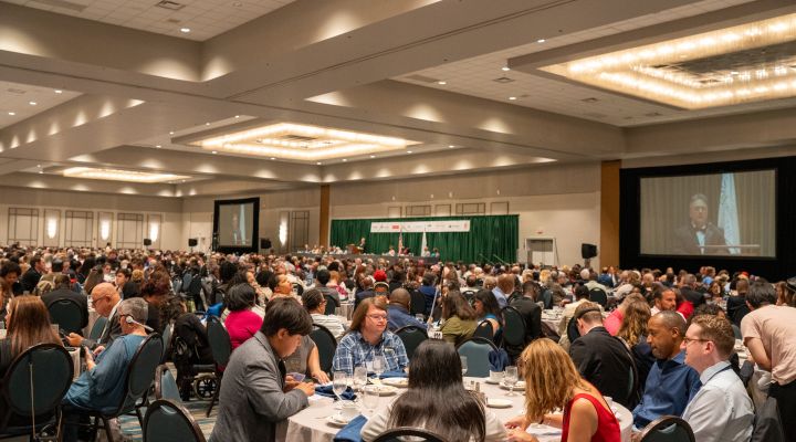 Members listen to the banquet speech