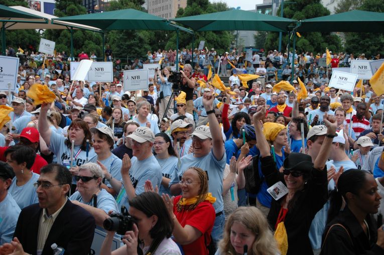 NFB members participate in the 2009 NFB Youth March for Independence