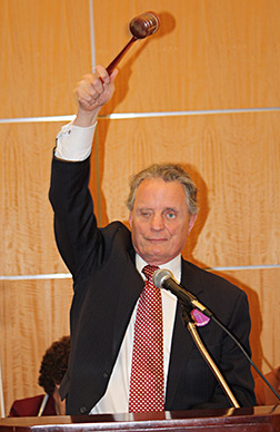 President Marc Maurer brings the gavel down, opening the 2014 Washington Seminar.