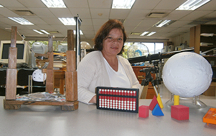 Gloria Isidro-Villamizar in her classroom