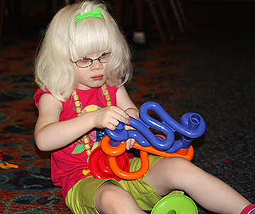 Chloe Darlington plays with Marbleworks�